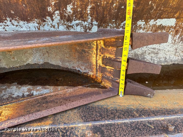 image for item NH9174 1993 John Deere 310D backhoe