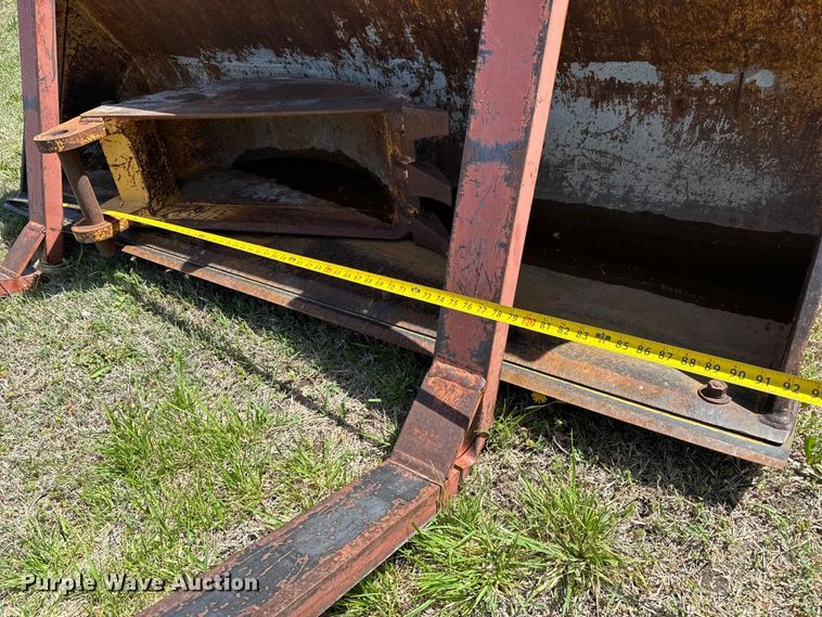 image for item NH9174 1993 John Deere 310D backhoe