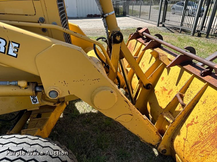image for item NH9174 1993 John Deere 310D backhoe