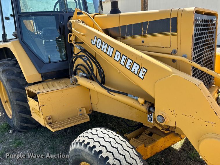 image for item NH9174 1993 John Deere 310D backhoe
