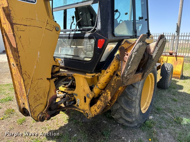 image for item NH9174 1993 John Deere 310D backhoe