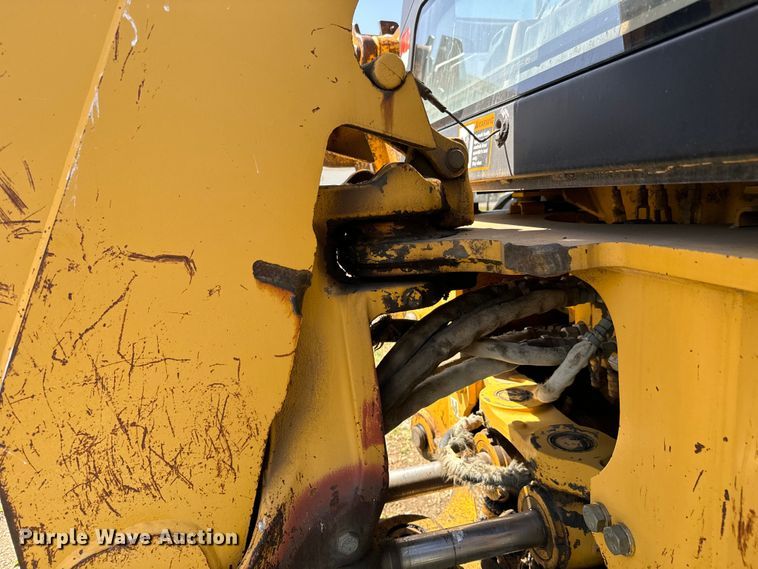 image for item NH9174 1993 John Deere 310D backhoe