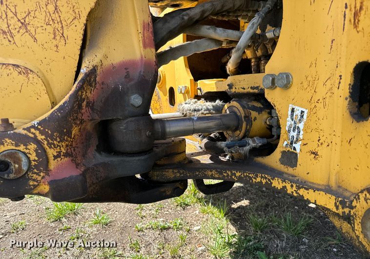 image for item NH9174 1993 John Deere 310D backhoe