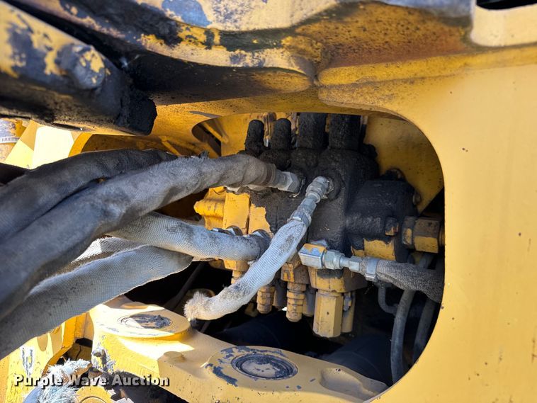 image for item NH9174 1993 John Deere 310D backhoe