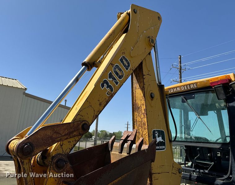 image for item NH9174 1993 John Deere 310D backhoe