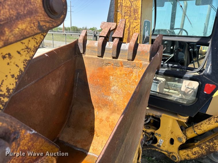 image for item NH9174 1993 John Deere 310D backhoe