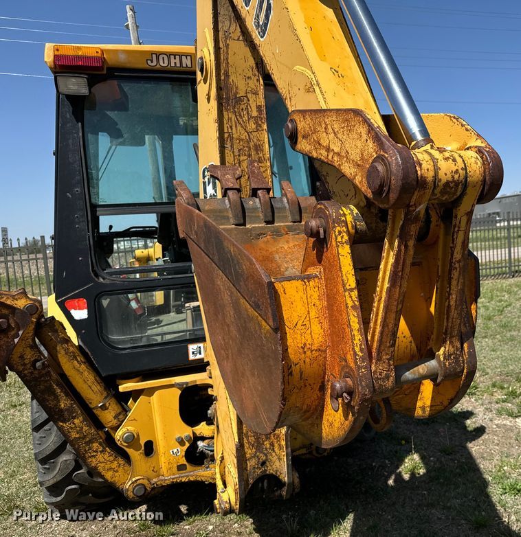 image for item NH9174 1993 John Deere 310D backhoe