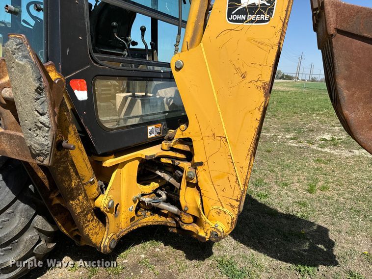 image for item NH9174 1993 John Deere 310D backhoe