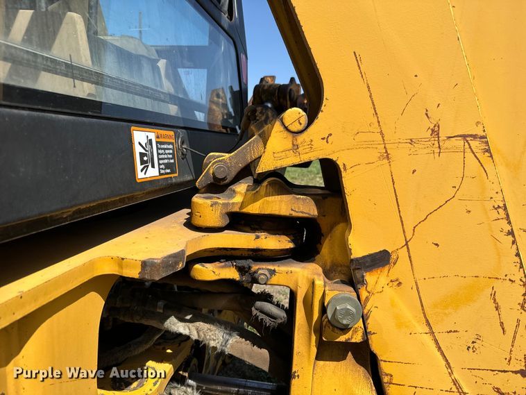 image for item NH9174 1993 John Deere 310D backhoe