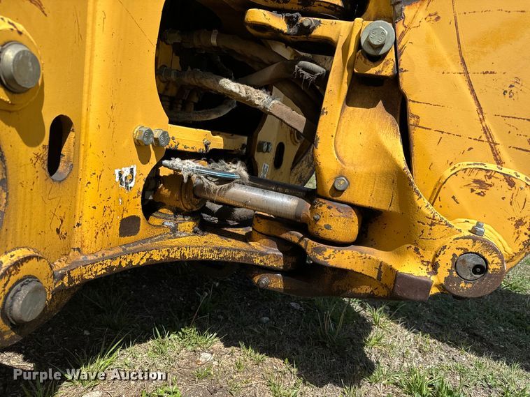 image for item NH9174 1993 John Deere 310D backhoe