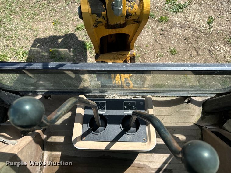image for item NH9174 1993 John Deere 310D backhoe