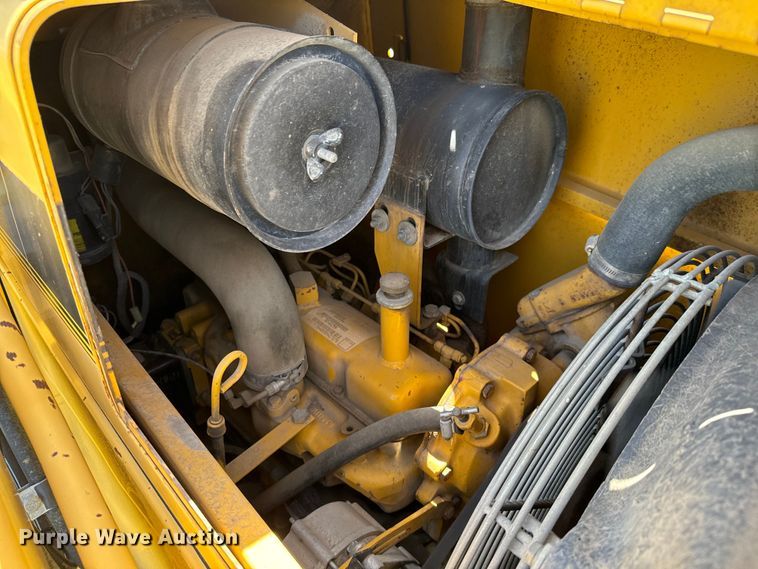 image for item NH9174 1993 John Deere 310D backhoe