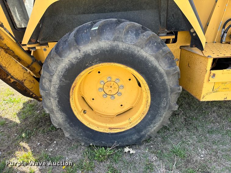 image for item NH9174 1993 John Deere 310D backhoe