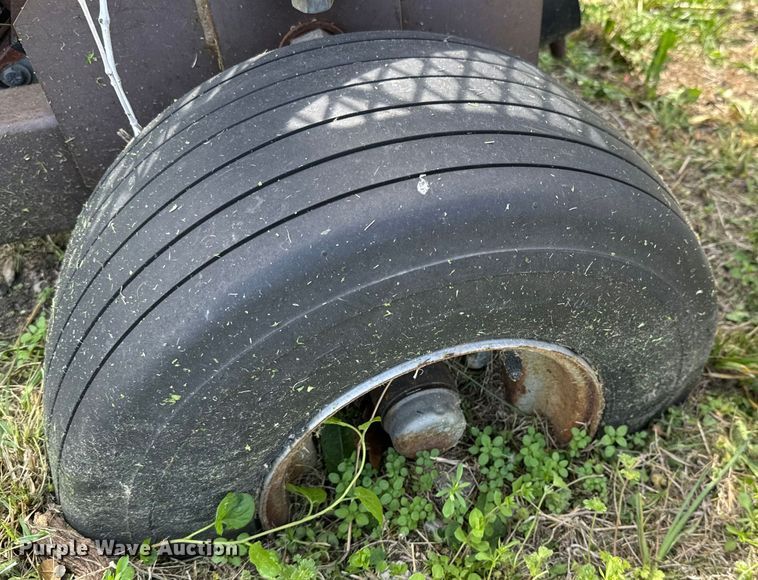 image for item NH9177 Lawn equipment