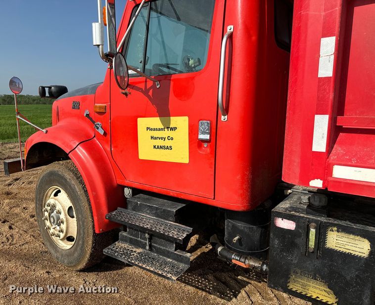 image for item NL9702 1997 International 4900 dump truck