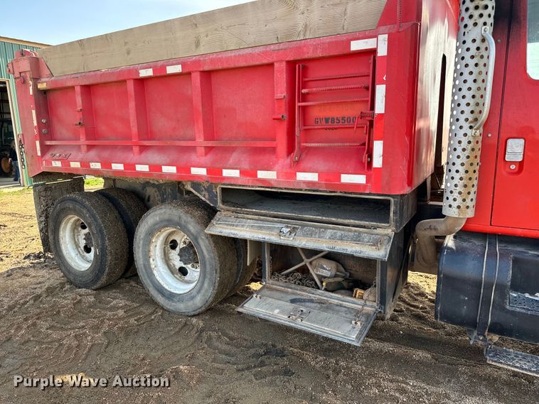 image for item NL9702 1997 International 4900 dump truck