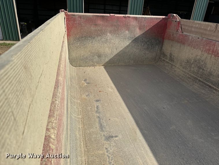 image for item NL9702 1997 International 4900 dump truck