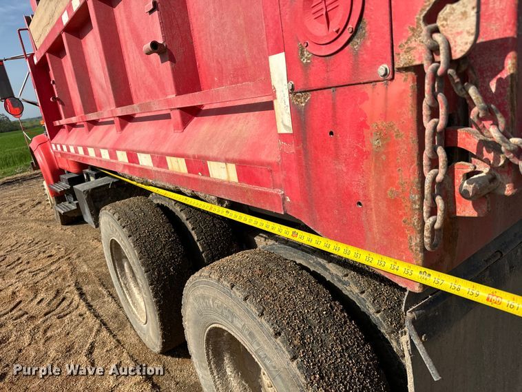 image for item NL9702 1997 International 4900 dump truck