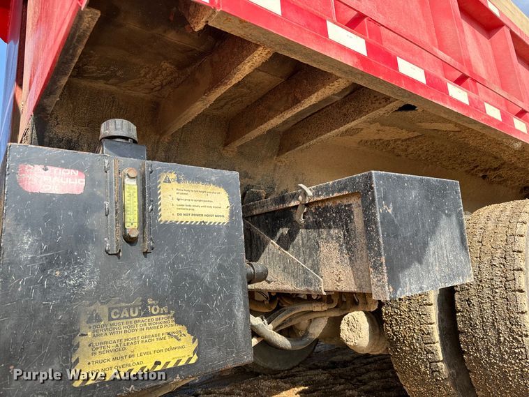 image for item NL9702 1997 International 4900 dump truck