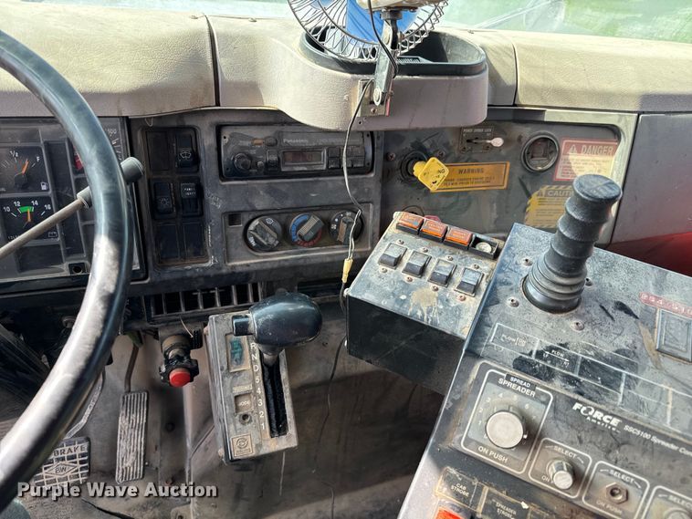 image for item NL9702 1997 International 4900 dump truck