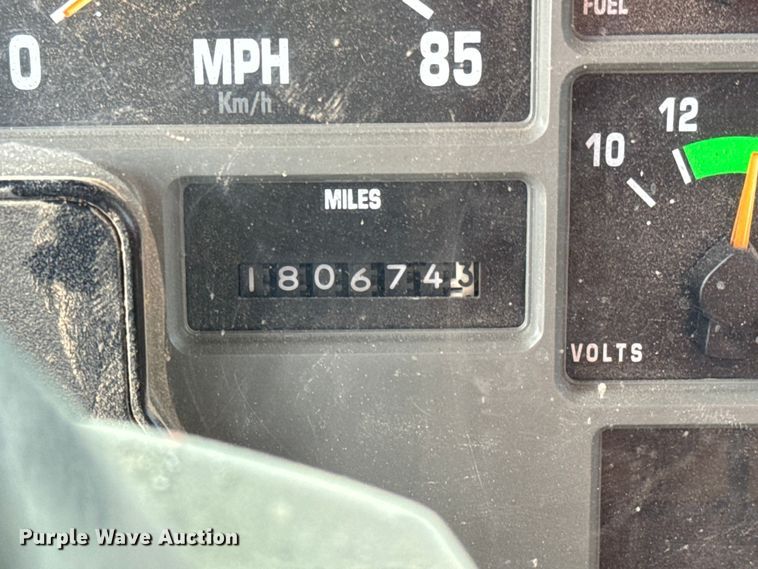 image for item NL9702 1997 International 4900 dump truck