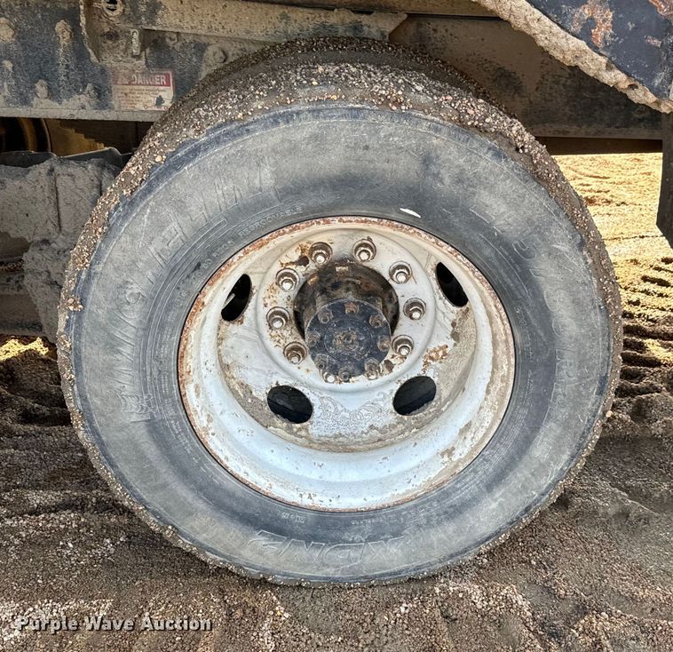 image for item NL9702 1997 International 4900 dump truck