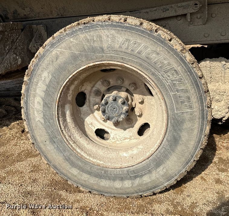 image for item NL9702 1997 International 4900 dump truck