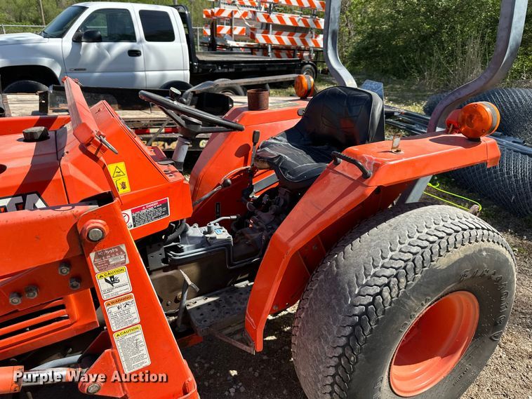 image for item NT9147 Kubota  L2350 MFWD tractor