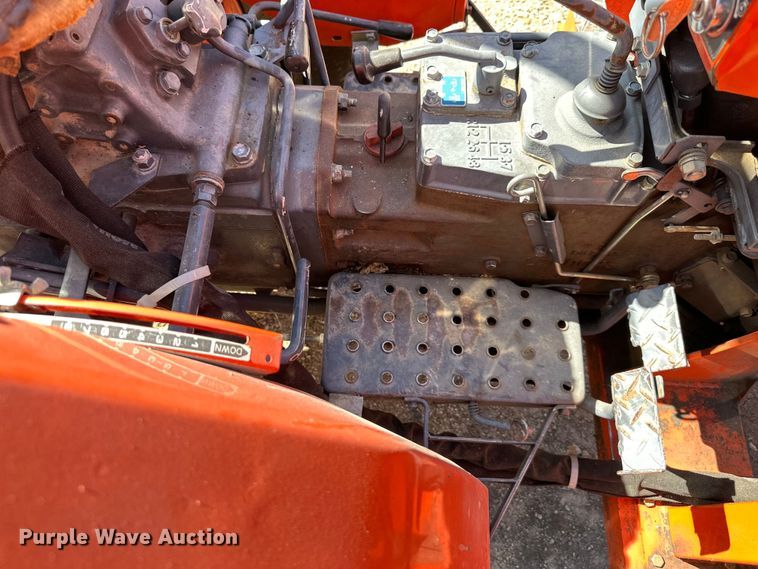 image for item NT9147 Kubota  L2350 MFWD tractor