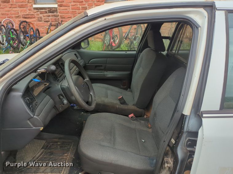 image for item NZ9619 2005 Ford Crown Victoria Police Interceptor 