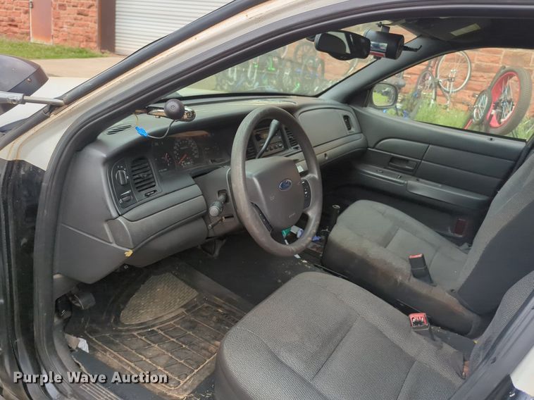 image for item NZ9619 2005 Ford Crown Victoria Police Interceptor 
