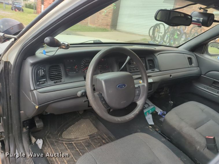 image for item NZ9619 2005 Ford Crown Victoria Police Interceptor 