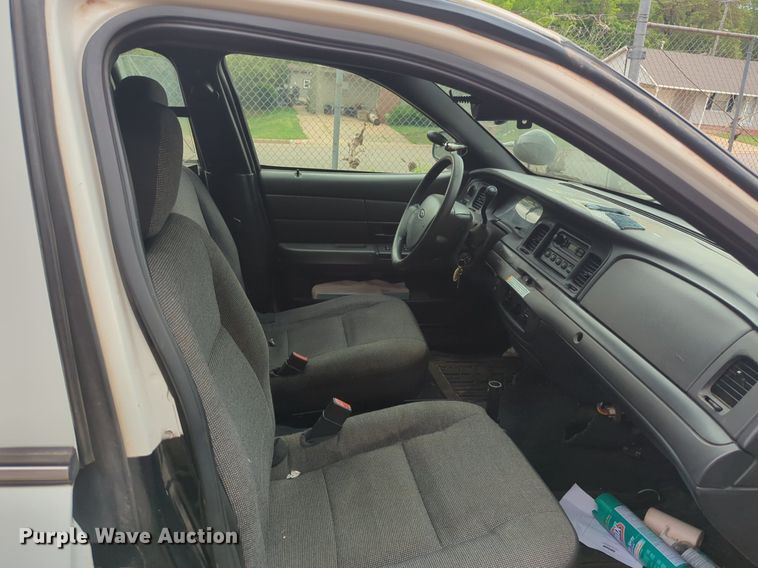 image for item NZ9619 2005 Ford Crown Victoria Police Interceptor 