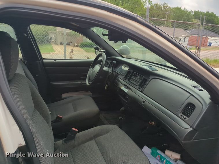 image for item NZ9619 2005 Ford Crown Victoria Police Interceptor 