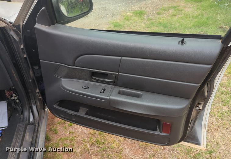 image for item NZ9619 2005 Ford Crown Victoria Police Interceptor 