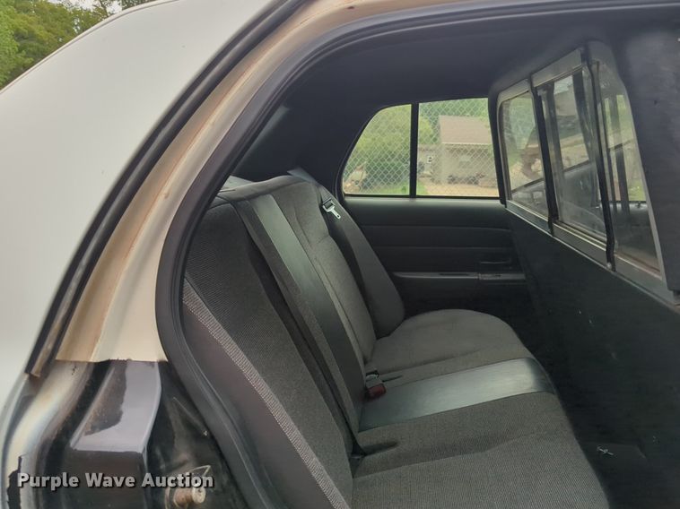 image for item NZ9619 2005 Ford Crown Victoria Police Interceptor 