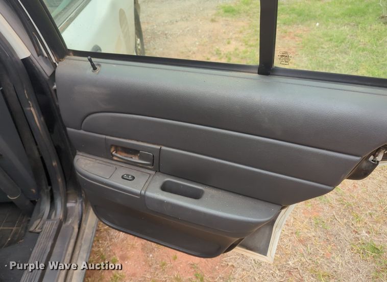 image for item NZ9619 2005 Ford Crown Victoria Police Interceptor 