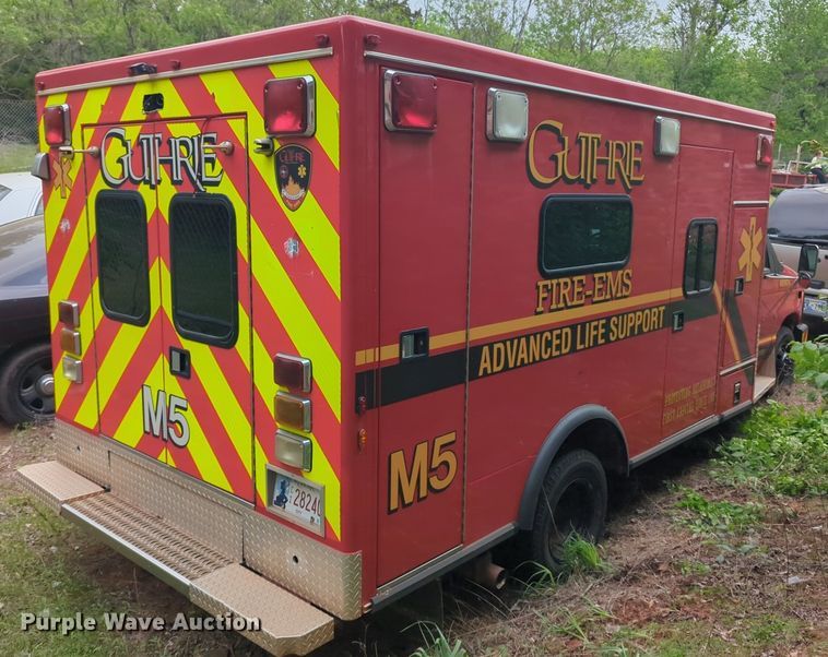 image for item NZ9620 2000 Ford Econoline E450 Super Duty ambulance