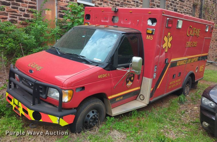 image for item NZ9620 2000 Ford Econoline E450 Super Duty ambulance