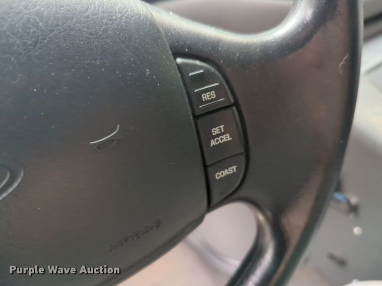 image for item NZ9620 2000 Ford Econoline E450 Super Duty ambulance