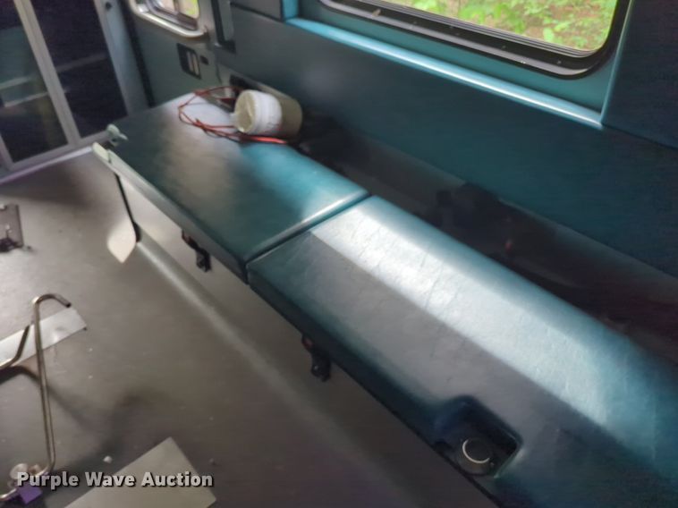 image for item NZ9620 2000 Ford Econoline E450 Super Duty ambulance