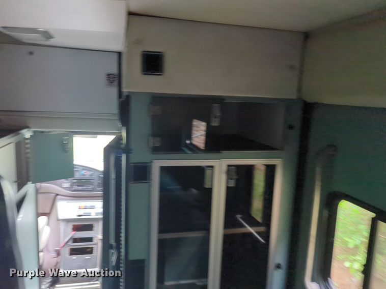 image for item NZ9620 2000 Ford Econoline E450 Super Duty ambulance