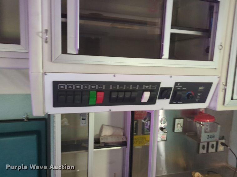 image for item NZ9620 2000 Ford Econoline E450 Super Duty ambulance