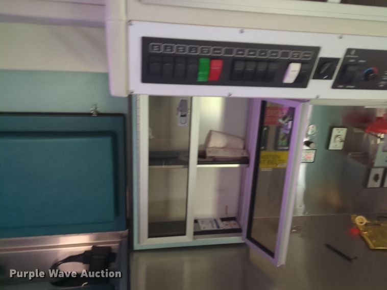 image for item NZ9620 2000 Ford Econoline E450 Super Duty ambulance