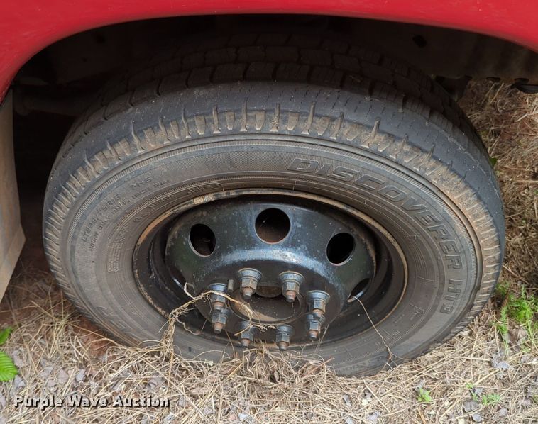 image for item NZ9620 2000 Ford Econoline E450 Super Duty ambulance