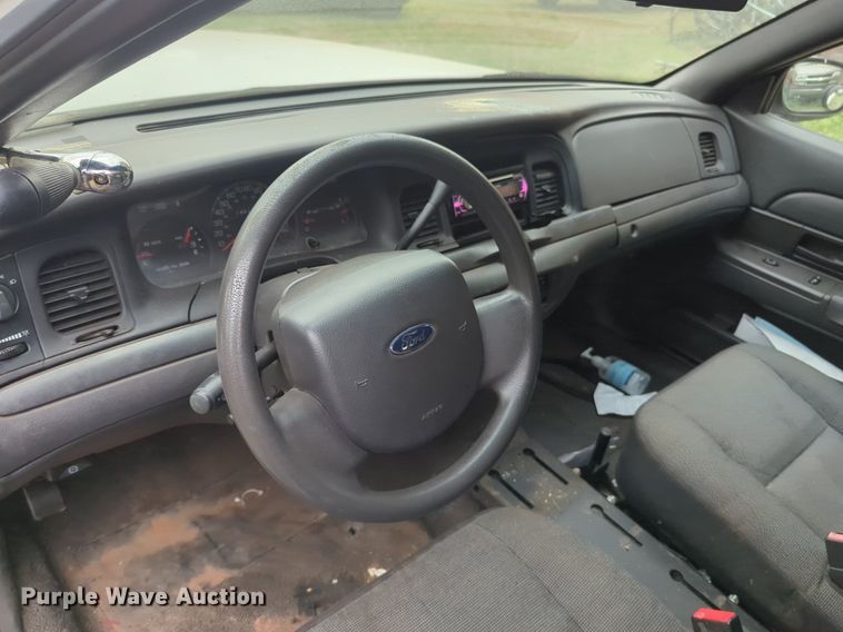 image for item NZ9622 2005 Ford Crown Victoria Police Interceptor 