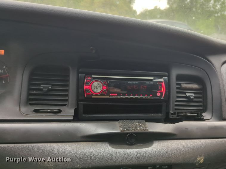 image for item NZ9622 2005 Ford Crown Victoria Police Interceptor 