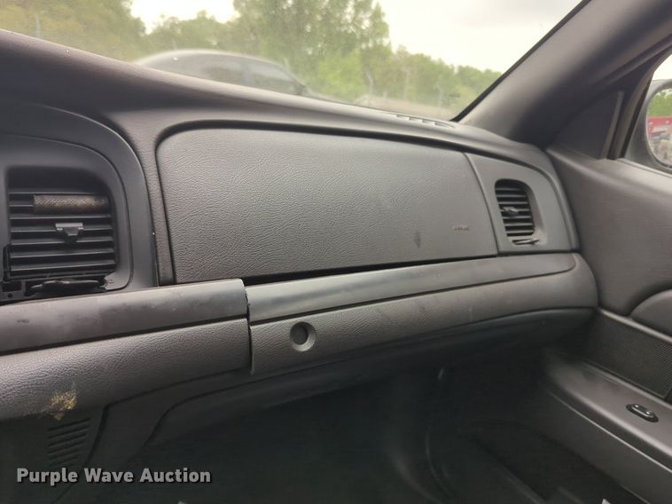 image for item NZ9622 2005 Ford Crown Victoria Police Interceptor 