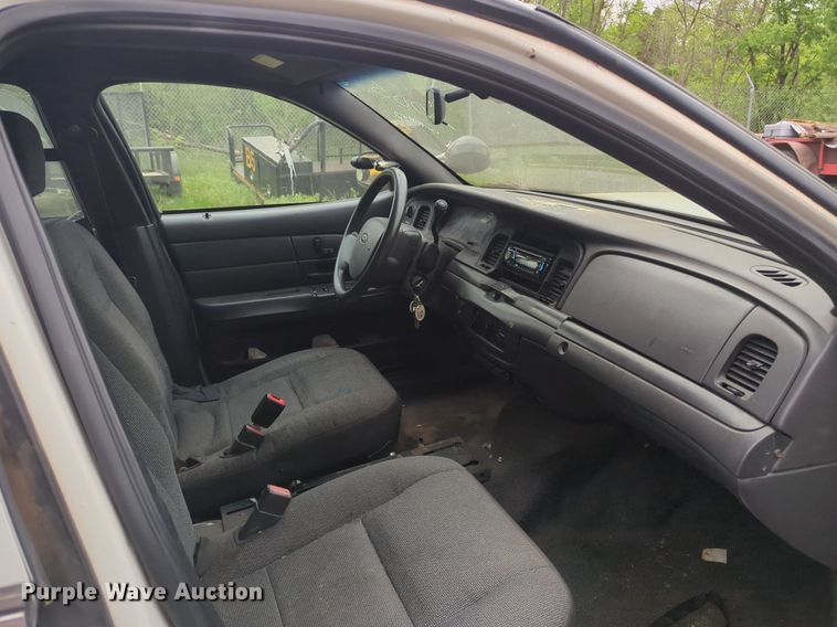 image for item NZ9622 2005 Ford Crown Victoria Police Interceptor 