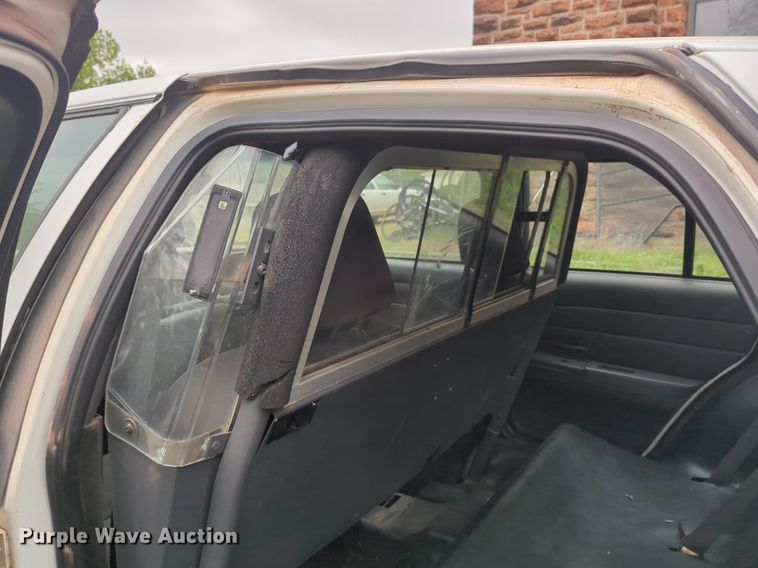 image for item NZ9622 2005 Ford Crown Victoria Police Interceptor 